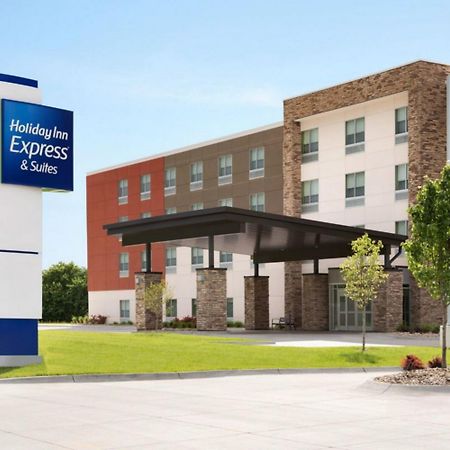 Holiday Inn Express & Suites Brunswick By Ihg Exterior photo